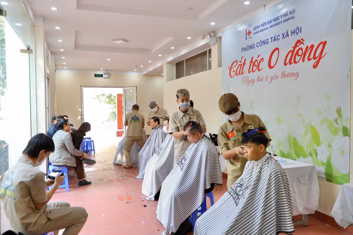 Tiệm cắt tóc 0 đồng tại Bệnh viện Đại học Y Hà Nội Tiem cat toc 0 dong tai Benh vien Dai hoc Y Ha Noi