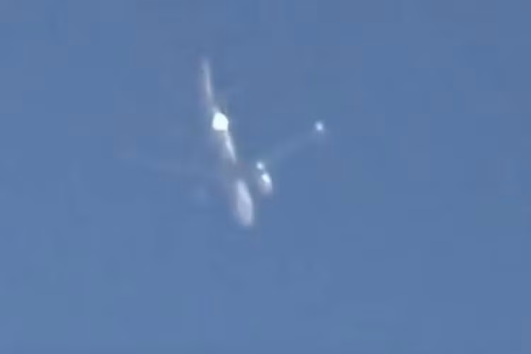 Máy bay do thám Tu-214R của Nga hiện diện trên bầu trời Idlib sẽ phần nào trợ giúp cho lực lượng pháo binh Syria để công phá mục tiêu.