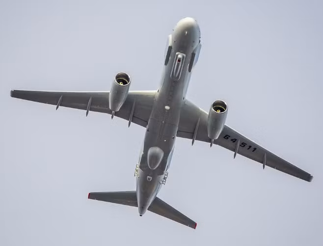Tu-214R có thể nhìn thấy rõ các mục tiêu trên mặt đất, ngay cả một chiếc xe tăng hay đài quan sát được ngụy trang khéo léo.