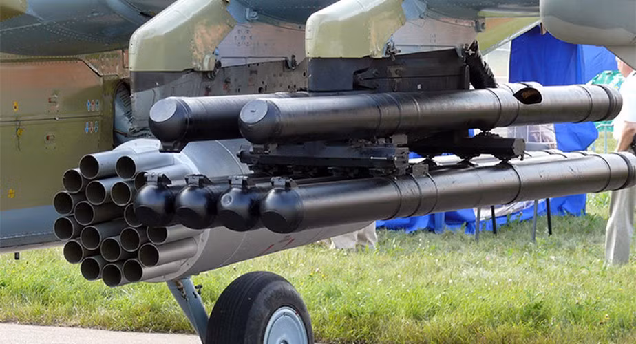 Mẫu tên lửa này dài 2,8 m, có đường kính 13 cm và nặng 45 kg.
