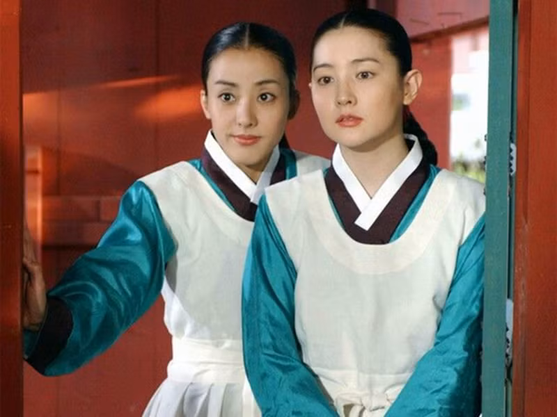 Park Eun Hye sinh năm 1978, khởi nghiệp năm 1998 nhưng mãi đến năm 2003, mới gây chú ý nhờ vai diễn trong bộ phim truyền hình "Dae Jang Geum". Trong phim, Eun Hye đóng vai cung nữ Lee Yeon Szaeng (trái) - bạn thân của Dae Jang Geum.