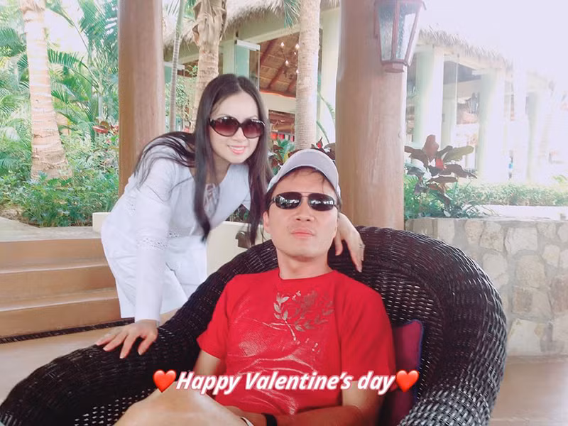 Hai vợ chồng Hà Phương có hai cô con gái, cuộc sống rất giàu sang, viên mãn.