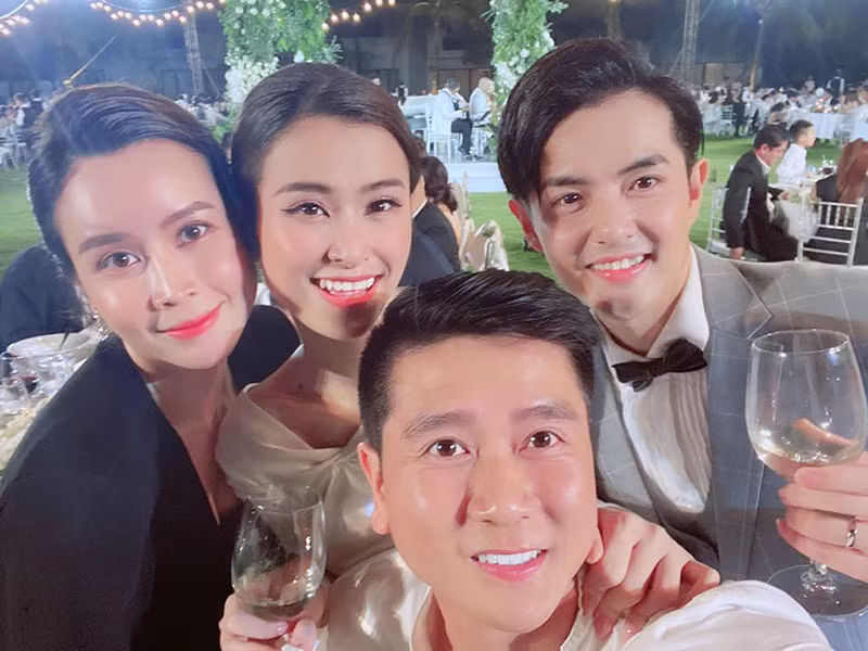 Cặp đôi cùng nhau dự đám cưới của Đông Nhi - Ông Cao Thắng.