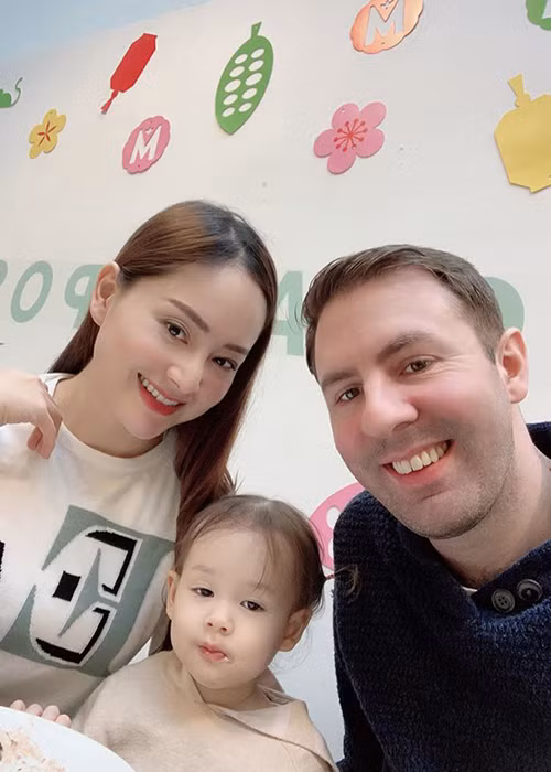Trong cuộc phỏng vấn trên VOV, Lan Phương cho biết, cô từng nghĩ đến đám cưới mơ mộng nhưng mấy năm nay thì không.