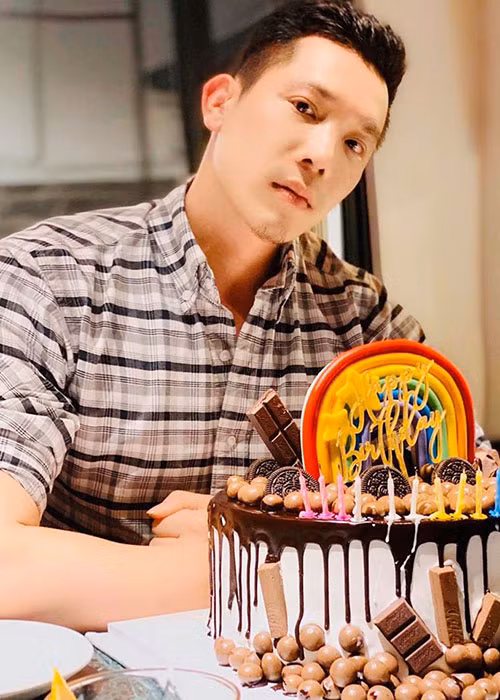 Không chỉ có khả năng viết nhạc, Minh Beta còn sở hữu bảng thành tích học tập "khủng". Anh vốn là học sinh chuyên Toán trường chuyên Hà Nội-Amsterdam.