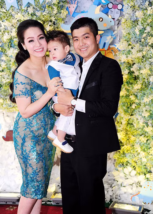 Khi ly hôn, Nhật Kim Anh nhường quyền nuôi con trai cho chồng cũ do tính chất công việc cũng như muốn con có cuộc sống ổn định.
