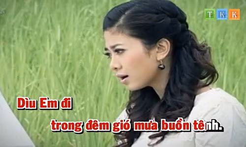 Với sự dìu dắt của nhạc sĩ Nguyễn Văn Chung, Mai Phương tung ca khúc “Tiếng dương cầm trong đêm”. Đây là bài hát thành công nhất của Mai Phương. Cuối năm 2018, cô thể hiện ca khúc "Duyên phận", khoe giọng hát bolero giàu cảm xúc trong chương trình "Bước chân hai thế hệ". Ảnh: Giao thông