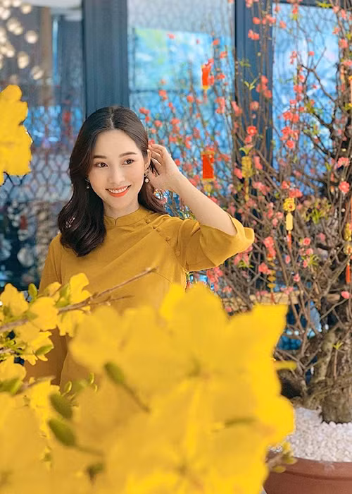 Người đẹp gốc Bạc Liêu khoe ảnh đón Tết nhưng giấu vòng 2.