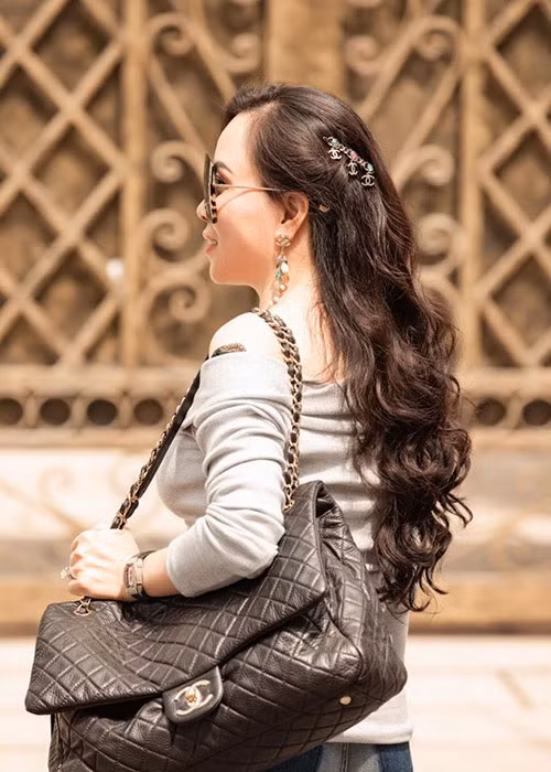 Ngoài không dám dao kéo vì sợ đau, Phượng Chanel còn 10 năm không nhuộm tóc vì sợ mất thời gian.