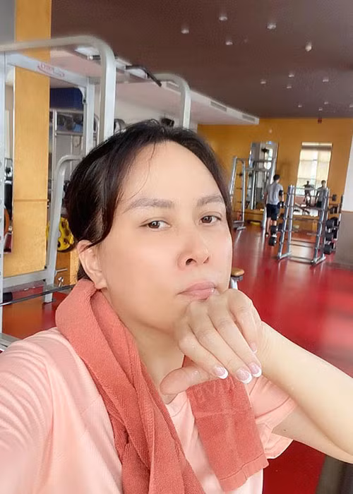 Phượng Chanel giữ vóc dáng bằng việc chăm chỉ tập gym.