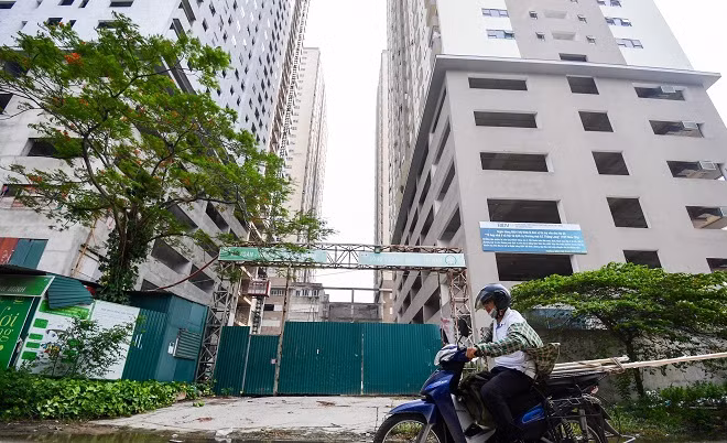 Hai tòa A2 và A3 trong dự án nhà ở xã hội vẫn đang chờ thi công phần thô và hoàn thiện. Ảnh: Vietnamnet. 