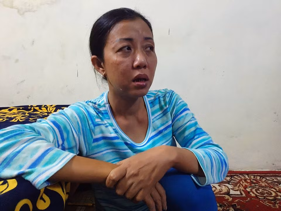 Nhat duoc vi tien bi bo danh vi nghi an cap, be gai bo nha di suot 14 nam