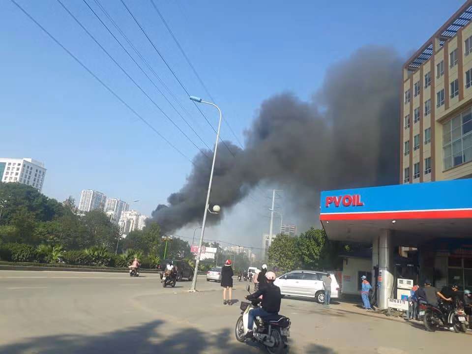 Ha Noi: Khoi den ngut troi, nguoi di duong hoang so