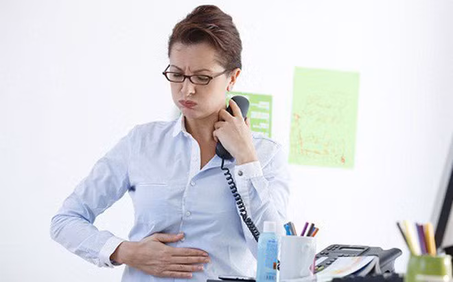 Khi đường tiêu hóa tạo ra quá nhiều khí để tống ra ngoài sẽ phát ra tiếng kêu trong dạ dày. Ngoài ra, dị ứng đường ruột và chuột rút có thể khiến cơ thể không hấp thụ được đường lactose và gây ra tiếng ruột. Bạn cần chú ý ăn những loại thức ăn nhẹ, giàu chất xơ để hỗ trợ đường tiêu hóa làm việc tốt hơn, trơn tru hơn.