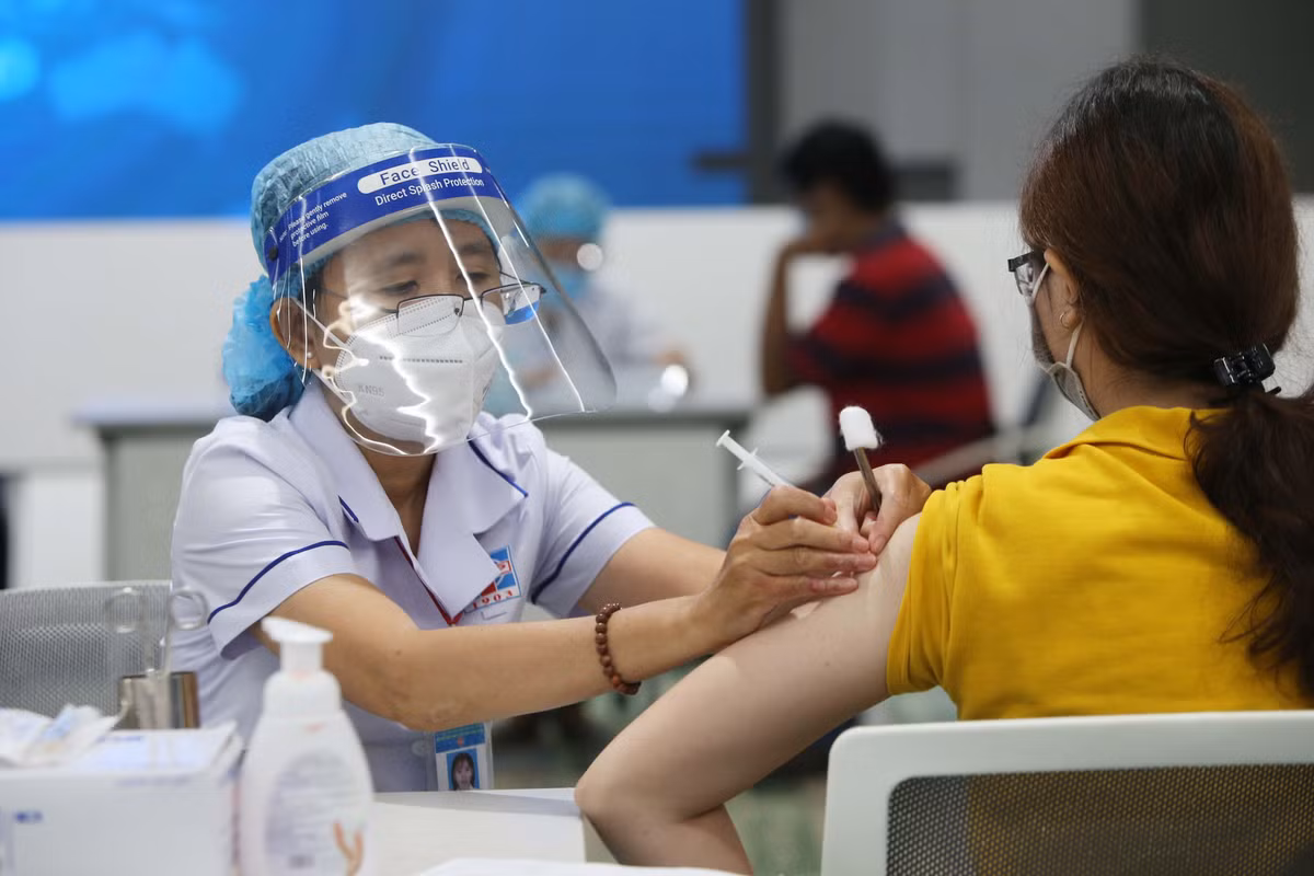 "Giải mật" lý do người đã tiêm vắc xin vẫn mắc COVID-19 - Hình 2 Ảnh minh họa.