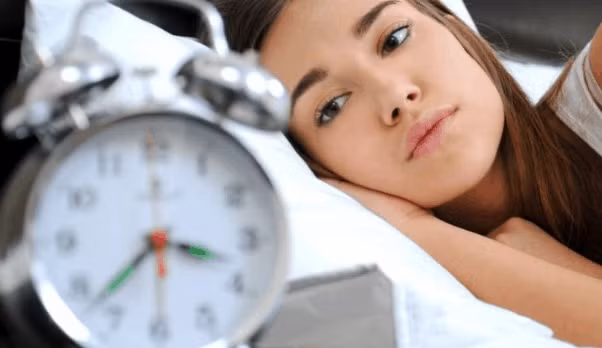 Vậy nên, nếu bạn ngủ không đủ sâu, thường xuyên thức giấc, đặc biệt cứ khoảng 3 - 4h sáng là tỉnh, rất có thể đó là dấu hiệu cơ thể muốn nhắn gửi đến bạn, nói cho bạn biết, có thể bạn đã mắc các bệnh sau, cần đặc biệt chú ý.