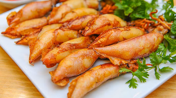 Vậy để an yên vượt qua tháng cô hồn, tốt nhất bạn không nên ăn mực. Dù sao cũng chỉ nhịn vài ngày, không có gì là không được. Một số người còn kiêng ăn mực vào các dịp như đầu tháng, thi cử, khai trương, tân gia cũng vì không muốn xui xẻo.