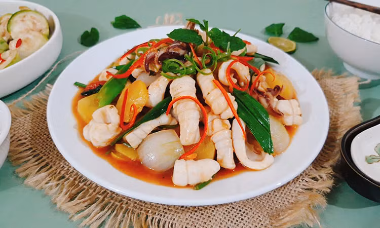 Thể trạng không tốt dễ bị các năng lượng xấu xâm nhập. Tháng cô hồn lại là tháng âm khí nặng nhất. Việc ăn mực sẽ khiến sức khỏe suy nhược và gặp phải nhiều điều xui xẻo trong cuộc sống.