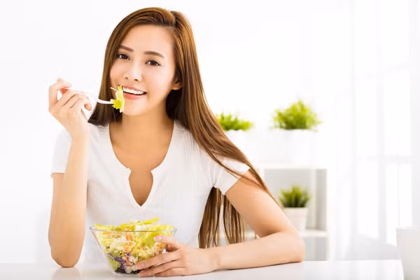 Vì vậy, nếu muốn tránh bị trầm cảm, tất cả mọi người, đặc biệt là phụ nữ, hãy cố gắng ăn thật nhiều trái cây, rau quả. Thực sự trái cây không chỉ giúp làm giảm căng thẳng mà còn bổ sung rất nhiều vitamin, dưỡng chất cần thiết cho cơ thể con người, giảm thiểm được một số bệnh.