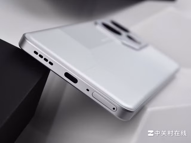 Với mức giá chỉ 10 triệu đồng, Realme Neo 7 mang lại giá trị vượt mong đợi khi cân bằng tốt giữa hiệu năng, pin và trải nghiệm sử dụng. (Ảnh: cellphones)