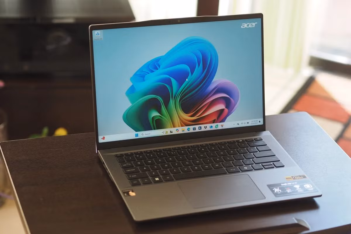 Dự kiến ra mắt vào tháng 5/2025 với giá từ 899 USD, Swift Go 14 AI hứa hẹn là một lựa chọn hữu ích cho người thường xuyên di chuyển.(Ảnh: Digital Trends)