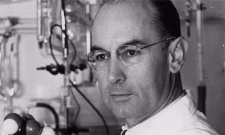 1. LSD: Phát minh này được phát hiện tình cờ bởi Albert Hofmann khi nghiên cứu một loại nấm trên lúa mì. (Ảnh:The Guardian)