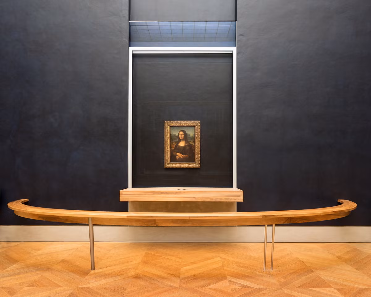 Dù có những tranh cãi, bức tranh gốc của Mona Lisa vẫn là kiệt tác vượt thời gian, được trưng bày tại bảo tàng Louvre, Paris, và hoàn thiện từ năm 1503 đến 1506.(Ảnh: Le Louvre)
