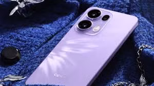 OPPO không chỉ chú trọng đến vẻ ngoài của Reno13 Series mà còn trang bị cho dòng sản phẩm này những công nghệ hiện đại. Màn hình mỏng hơn, kết hợp với thiết kế đục lỗ cho camera selfie, giúp tối ưu hóa không gian hiển thị, mang lại trải nghiệm thị giác tuyệt vời. (Ảnh: Tech Edition)