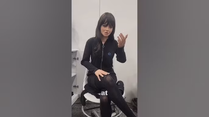 Video ngắn về Melody trên mạng xã hội thu hút sự chú ý nhưng cũng tạo ra nhiều phản ứng trái chiều. (Ảnh:YouTube/Ms. Aria Xbot)