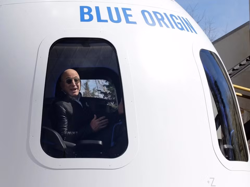 Đối với Bezos, việc khám phá vũ trụ dường như là cách thỏa mãn ước mơ thời thơ ấu, bất kể chi phí khổng lồ. (Ảnh: Znews)
