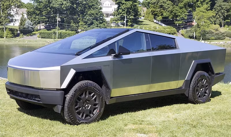 Tesla Cybertruck, mẫu xe bán tải điện tiên phong của Elon Musk, không chỉ gây ấn tượng bởi thiết kế đột phá mà còn vì những công nghệ chưa từng có trong ngành ô tô. (Ảnh: Wikipedia)