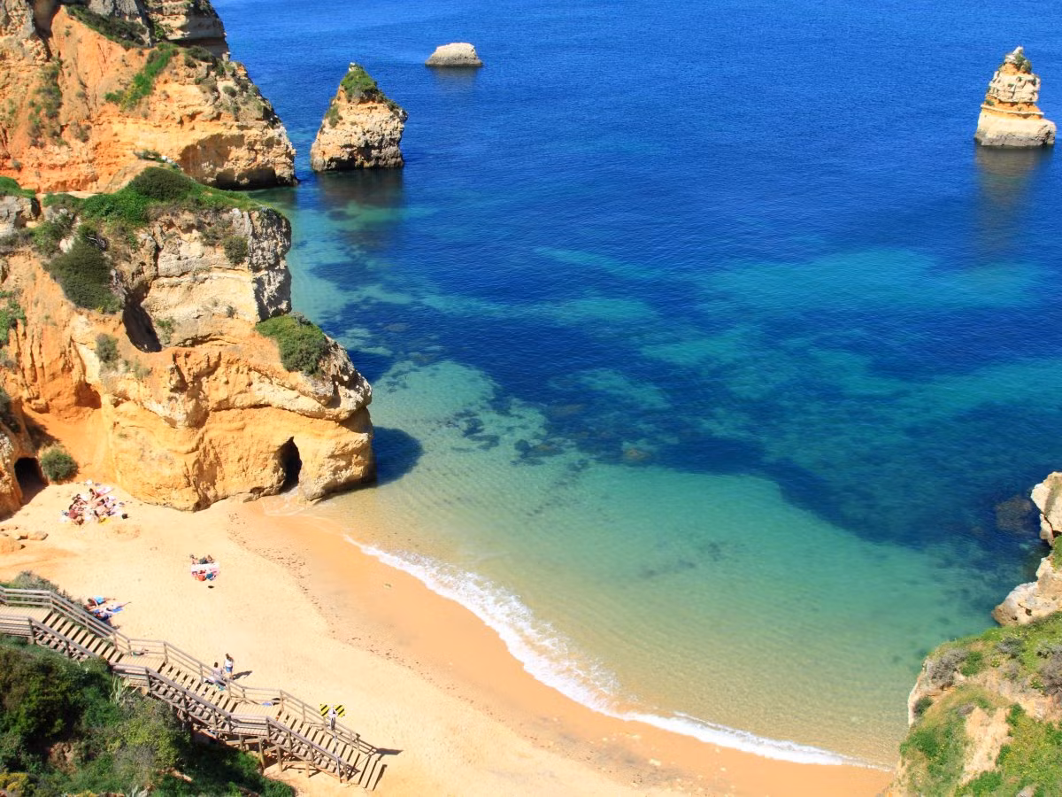 Lagos là một thị trấn nhỏ nằm ở phía Tây Algarve cũng nằm trong danh sách những điểm đến tuyệt vời cho du khách đi một mình.