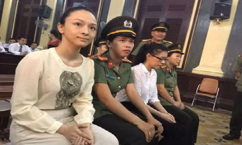 Dieu tra lai toan bo loi khai cua hoa hau Phuong Nga