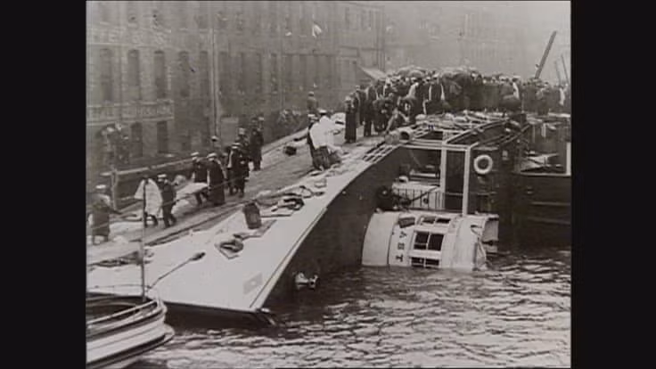 Ngày 15/4/1912, tàu Titanic đâm vào tảng băng trôi và chìm ở Đại Tây Dương trở thành một trong những sự kiện tồi tệ nhất lịch sử nhân loại. Theo thống kê, 1.517 người trong tổng số 2.229 hành khách và thủy thủ đoàn thiệt mạng trong thảm họa chìm tàu trên.