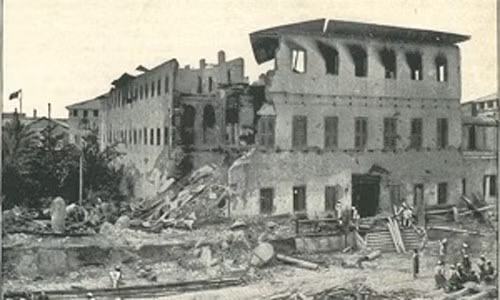 Năm 1896, cuộc chiến tranh ngắn nhất trong lịch sử nhân loại xảy ra giữa Zanzibar và Anh. Chỉ sau 45 phút diễn ra cuộc chiến, Zanzibar đầu hàng và kết thúc cuộc chiến tranh.