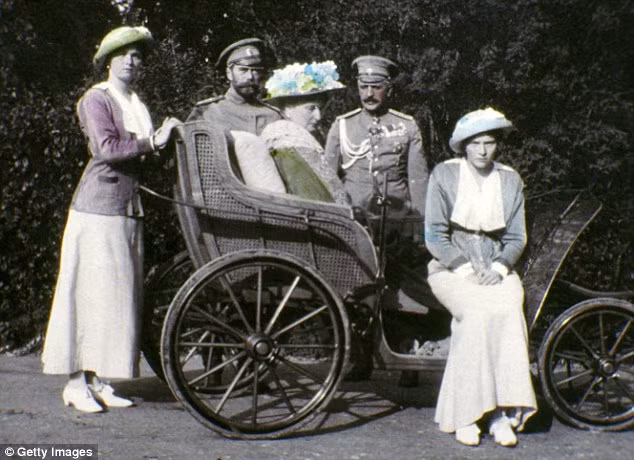 Nhiều bức ảnh gia đình do chính Sa hoàng Nicholas II chụp.