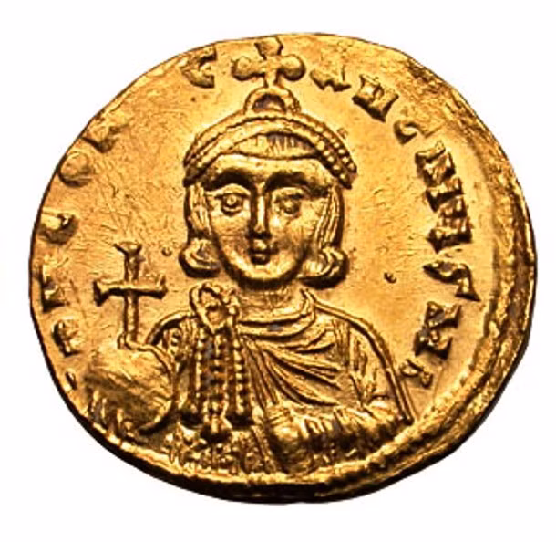 Constantine V lên ngôi hoàng đế từ năm 741 - 775 có nhiều thành tựu trong lĩnh vực quân sự như thành lập một đơn vị quân đội mới là tagmata.