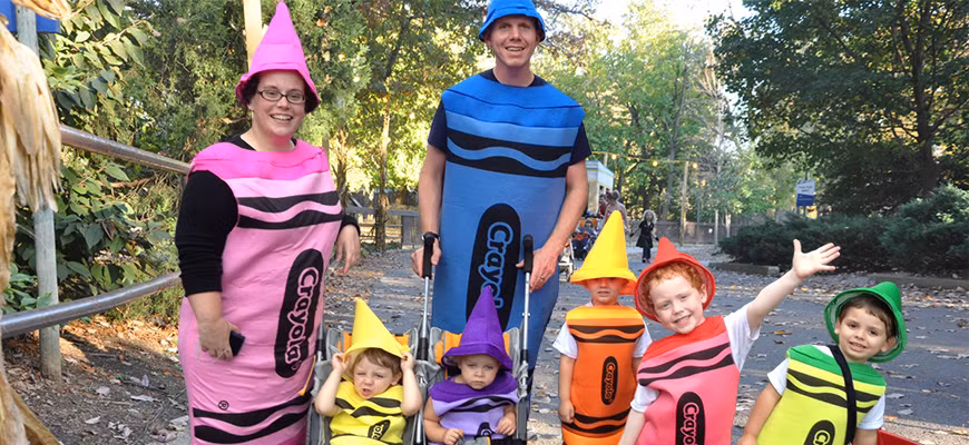 Người dân ở Louisville, Kentucky tưng bừng tổ chức Louisville Zoo Party vào ngày Halloween. Vào ngày này, trẻ em sẽ hóa trang thành những nhân vật yêu thích đi cùng gia đình đến các vườn thú và có thể nhìn thấy những con khỉ, hươu cao cổ... Hàng trăm quả bí ngô được chạm khắc thành những chiếc đèn tuyệt đẹp hay buổi tiệc trà hấp dẫn...