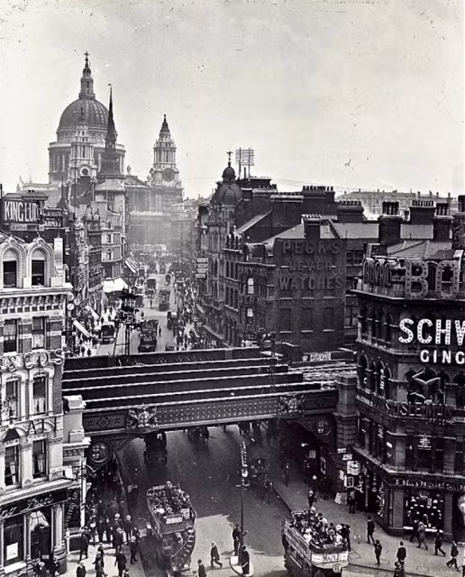 Thủ đô London, Anh năm 1920 phát triển khá thịnh vượng.