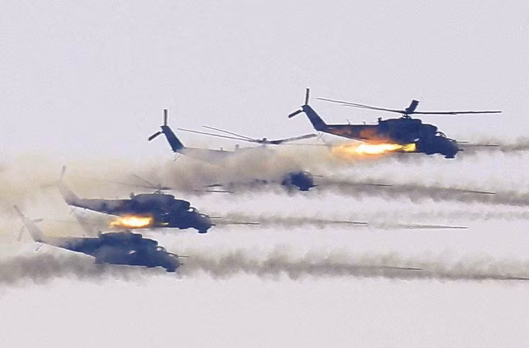 …thì sức mạnh từ một “bầy” Mi-24 sẽ khiến quân địch chỉ có nước chui vào hầm, công sự “khóc và cầu nguyện”.