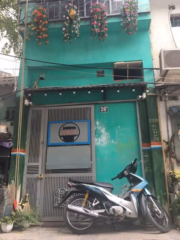 Loạt quán cà phê kinh doanh trên trục đường ray này đồng loạt đóng cửa.