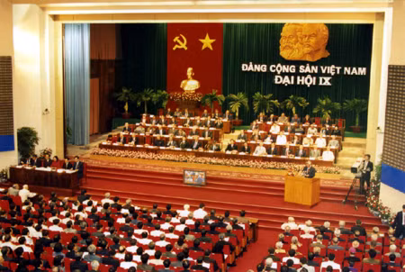 Đại hội Đại biểu toàn quốc lần thứ IX. Đại hội diễn ra từ ngày 19-22/4/2001 tại Hà Nội. Tham dự ĐH có 1.168 đại biểu là những Đảng viên ưu tú được bầu từ các đại hội đảng bộ trực thuộc, đại diện cho hơn 2,4 triệu Đảng viên trong toàn Đảng. Đại hội đã bầu Ban Chấp hành Trung ương khoá IX gồm 150 uỷ viên. Hội nghị lần thứ nhất Ban Chấp hành Trung ương đã bầu Bộ Chính trị gồm 13 đồng chí, Ban Bí thư gồm 9 đồng chí. Đồng chí Nông Đức Mạnh được bầu làm Tổng Bí thư Ban Chấp hành Trung ương Đảng.