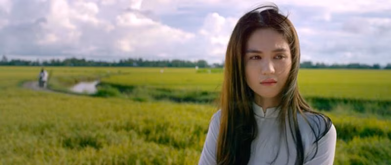 Phía sau Ngọc Trinh là gia đình yêu thương, miền quê nghèo khó.... chính là động lực để người đẹp trở thành một mỹ nhân mạnh mẽ vươn lên giữa chốn showbiz đầy rẫy thị phi và cạm bẫy.