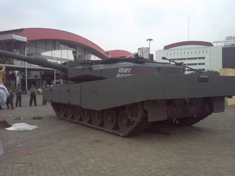 Việc trang bị module giáp AMAP khiến xe tăng Leopard 2RI có trọng lượng lên đến 60 tấn. Dù vậy, khi cần người ta có thể dễ dàng gỡ bỏ AMAP.