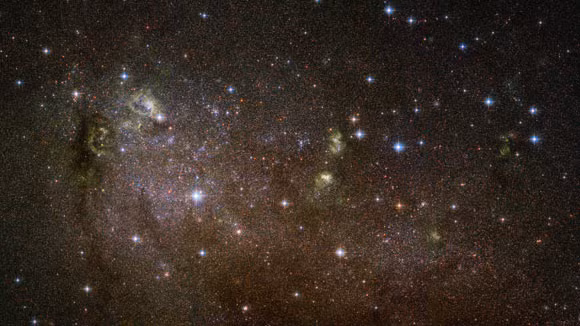 Kinh vien vong NASA phat hien thien ha di thuong IC 10
