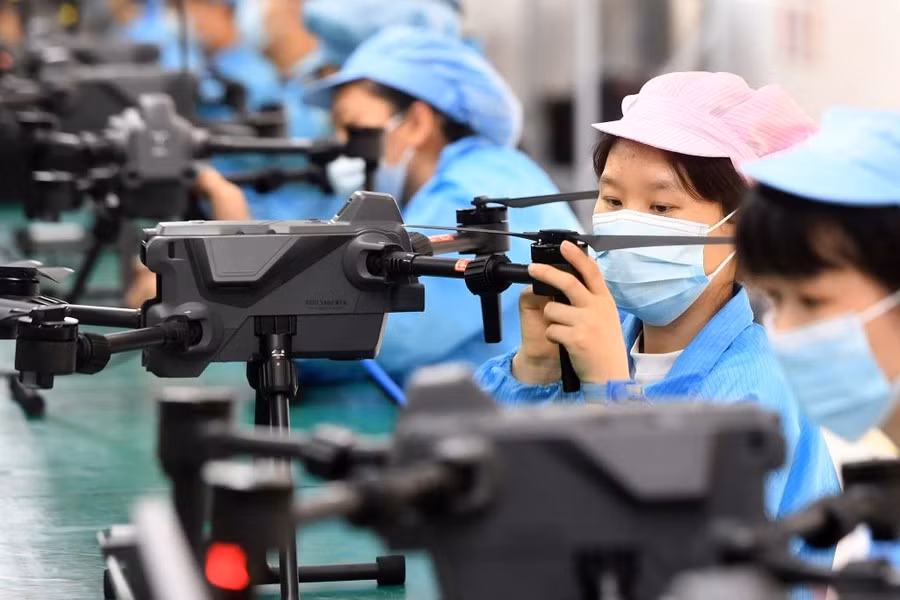  Trung Quốc trước đây đã ban hành một số hạn chế đối với việc xuất khẩu máy bay không người lái (UAV) dân sự và những thiết bị liên quan, nhưng giờ đây họ lại siết chặt quy định.