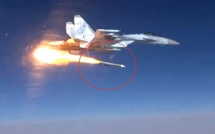 Theo kênh này, các trạm radar của Nga xác nhận máy bay không cất cánh và hạ cánh từ các sân bay của Ukraine. Nhiều khả năng, các máy bay chiến đấu F-16 cất cánh từ sân bay những quốc gia vùng Baltic. Máy bay F-16 được cho là mang theo tên lửa Storm Shadow cũng như tên lửa không đối không AIM-120, tên lửa AIM-7 và tên lửa AIM-9. Tuy nhiên, giới chức quân sự Nga và Ukraine chưa bình luận về các thông tin trên.