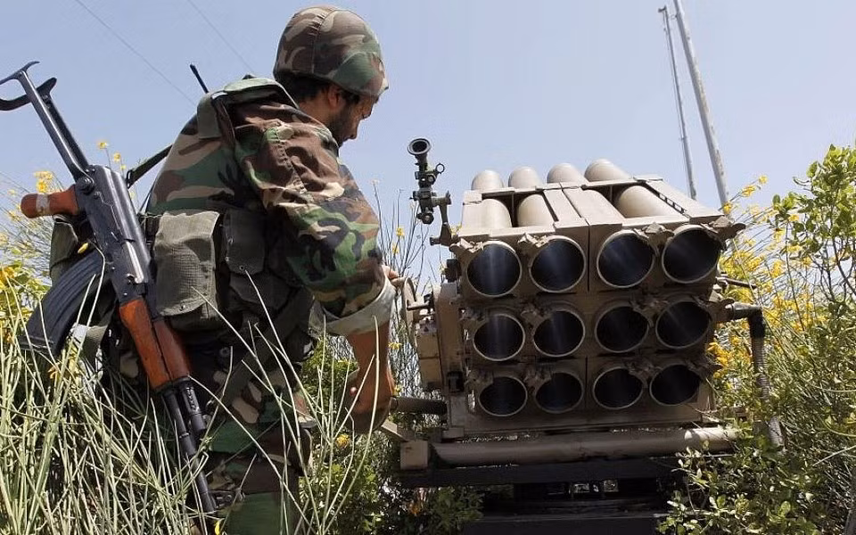 Mặc dù chỉ số định lượng không được nêu rõ, nhưng có thông tin Hezbollah đang sử dụng các tổ hợp Buk-M2E và Pantsir-S1 của Nga, nếu vậy đây rõ ràng là vũ khí do Quân đội Syria "chia sẻ" với đồng minh.