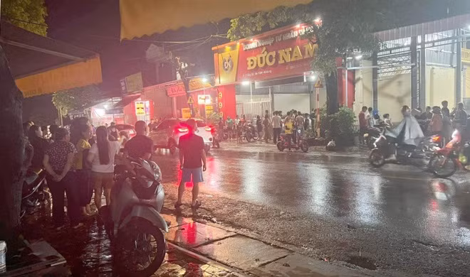 Anh Nguyễn Đăng Ninh bị trúng 02 phát đạn vào ngực trái và đùi trái, được gia đình đưa đi cấp cứu tại Bệnh viện Việt Tiệp - Hải Phòng, hiện sức khỏe đã ổn định. 