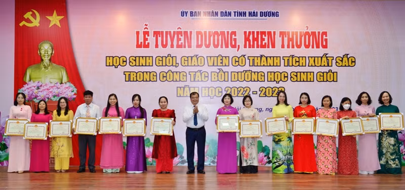 Hải Dương giữ vững nhóm đầu cả nước về thành tích học sinh giỏi quốc gia - Hình 3 Hai Duong giu vung nhom dau ca nuoc ve thanh tich hoc sinh gioi quoc gia-Hinh-3